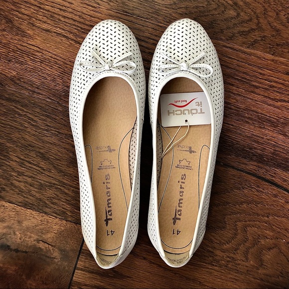 Tamaris White Flats with Touch It Technology in Size 9.5 - Picture 11 of 11